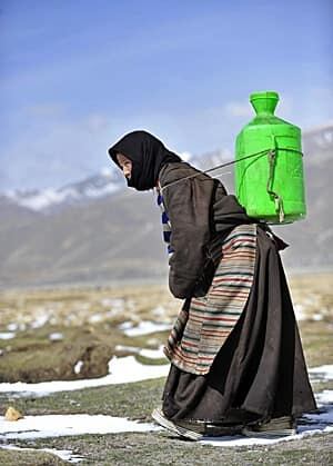 tibet-woman-300-rtr2m8q1