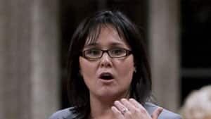 mi-aglukkaq-01383618-300