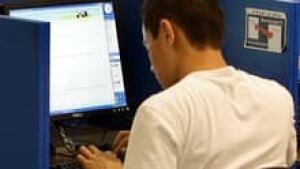 hi-100324-computer-internet-user-852-8367647-original-3col