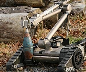 mi-rcw-packbot-with-bomb-300-cbc