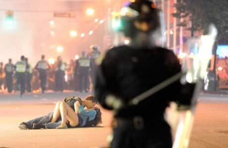 ins-460-couple-kissing