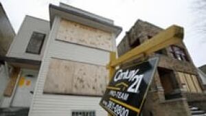 220-home-foreclose-rtr1wq8s