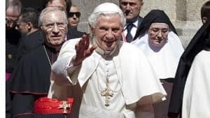 inside-pope-01140186