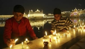 sikhs-golden-temple-rtxwfth