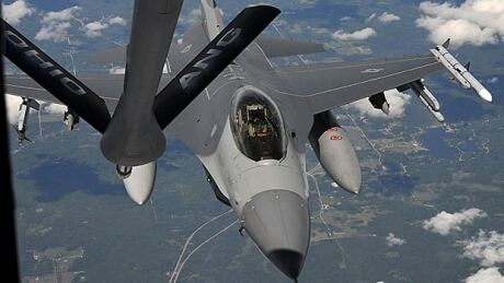 wdr-620-f-16-fighter-jet-ap84573501-credit-mike-ulleryl