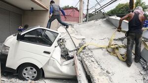 Philippines earthquake car crushed