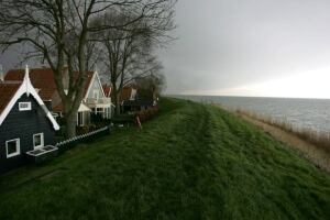 100607-netherlands-dutch-dyke-ap-2407083