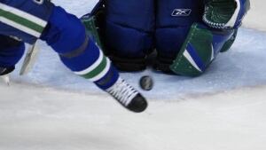 puck-kick-070926