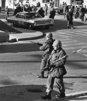 1970-2soldiers-cp869889