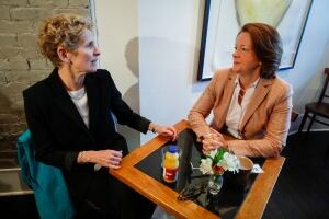 Wynne Redford 20131025