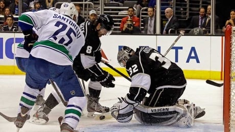 Jonathan Quick, Kings earn gritty shutout win over Canucks