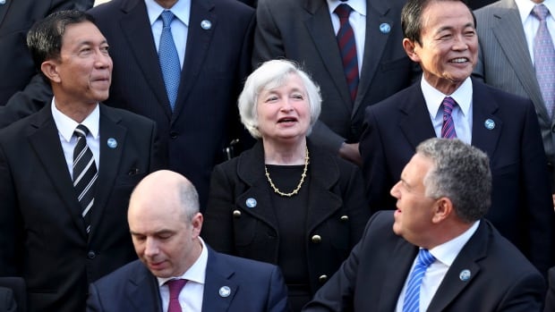 Australian Treasurer Joe Hockey, front right, looks back to U.S. Federal Reserve Chair Janet Yellen centre, while delegates pose for an official photo at the Opera House in Sydney. 