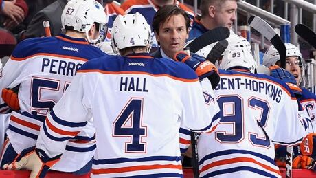GLENDALE, AZ - DECEMBER 31: Head coach Dallas Eakins of the Edmonton Oilers talks with his team during a time out from the NHL game against the Phoenix Coyotes at Jobing.com Arena on December 31, 2013 in Glendale, Arizona. The Coyotes defeated the Oilers 4-3 in overtime. (Photo by Christian Petersen/Getty Images) oilers-eakins-131231-620
