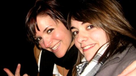 Noémi and Audrey Bélanger travelled to Thailand in 2012. After their first night there, their daily emails to their parents stopped. Days later, they were found dead in their hotel room. Belanger sisters