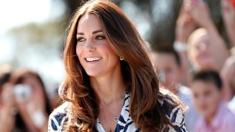 Catherine, Duchess of Cambridge, smiles as she arrives at the Blue Mountains suburb of Winmalee, that lost homes during bushfires last year, during a visit with her husband, Britain's Prince William (not pictured), west of Sydney April 17, 2014. Britain's Prince William and his wife Kate are undertaking a 19-day official visit to New Zealand and Australia with their son George. REUTERS/Phil Noble (AUSTRALIA - Tags: ROYALS SOCIETY ENTERTAINMENT POLITICS) - RTR3LMD6 AUSTRALIA-ROYALS-Kate-dresses-tour-apr17-2014