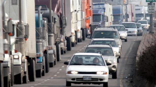 The Canada Border Services Agency introduced a new tool on its web site intended to help travellers, who are either visiting Canada or who are returning home from the U.S., plan their drive through any one of Canada's 26 busiest borders before leaving for their long weekends.