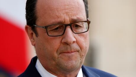 French President Francois Hollande delivers a speech following a meeting with government members at the Elysee Palace in Paris July 24, 2014, after Air Algerie flight AH5017 crashed on Thursday en route from Ouagadougou in Burkina Faso to Algiers. French Foreign Affairs Minister said on Thursday that the Air Algerie flight with more than 100 people on board which disappeared over Mali was still missing, but had probably crashed and added that French Mirage warplanes were scouring the area for the aircraft, which had 51 French nationals on board. REUTERS/Benoit Tessier (FRANCE - Tags: POLITICS DISASTER TRANSPORT) - RTR400DX Air Algeria Flight AH501