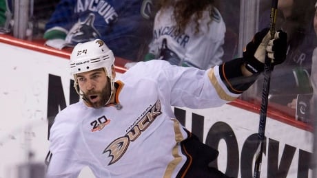 One-time Ducks forward Daniel Winnik has signed a one-year, free-agent contract with Toronto after setting career bests in assists (24) and points (30) last season. winnik-daniel-06152499