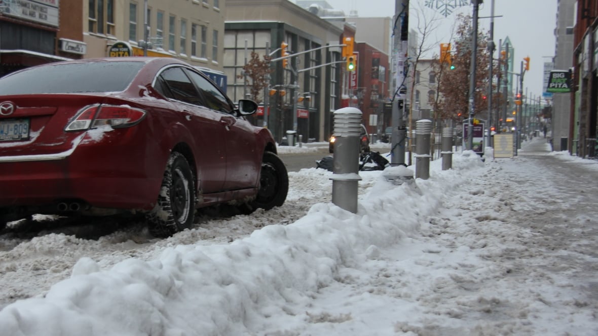 Kitchener, Waterloo over budget on snow removal for 2014 Kitchener