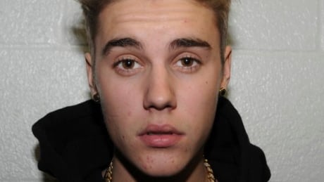 Justin Bieber 16 X 9