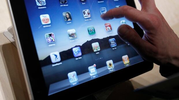 A Victoria widow is outraged over Apple's demand that she obtain a court order to retrieve her dead husband's password so she can play games on an iPad.