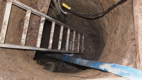 A ladder leading to a 33-foot-long tunnel supported using lumber found in Toronto, Ontario is pictured in this handout photo provided by Toronto Police, February 24, 2015. Police in Toronto have discovered a tunnel with electricity supplied by a generator near one of the venues for this summer's Pan American Games, a spokesman said on Monday. REUTERS/Toronto Police/Handout (CANADA - Tags: CRIME LAW SPORT) FOR EDITORIAL USE ONLY. NOT FOR SALE FOR MARKETING OR ADVERTISING CAMPAIGNS. THIS IMAGE HAS BEEN SUPPLIED BY A THIRD PARTY. IT IS DISTRIBUTED, EXACTLY AS RECEIVED BY REUTERS, AS A SERVICE TO CLIENTS - RTR4QZ3Y Toronto mystery TUNNEL Feb 24 2015 police handout photo