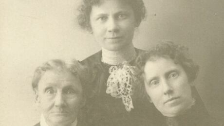 Mary Spencer (left) was a pioneering photographer in Kamloops in the 1900s. Here she is posing with her daughters Mary (middle) and Isabel (right). MarySpencer-1