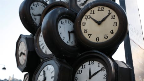 A giant sculpture constructed with the faces of clocks is seen outside a Paris train station, March 27, 2009 on the weekend when France moves its clocks forward one hour early Sunday morning, marking daylight savings time. REUTERS/Charles Platiau (FRANCE SOCIETY) - RTXDAG9 FRANCE/
