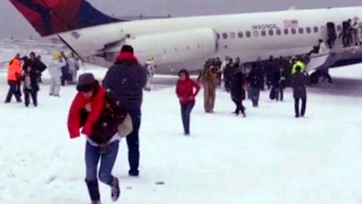My Car North Bay >> Delta plane skids off runway at LaGuardia Airport in New York - World - CBC News My Car North Bay >> Delta plane skids off runway at LaGuardia Airport in New York - World - CBC News