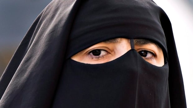 The Federal Court has struck down the federal government's ban on wearing the niqab while taking the citizenship oath, but not on charter grounds.
