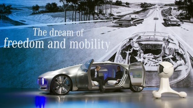 Daimler Commercial Vehicles in the urban traffic of the future: autonomous, electric and connected 