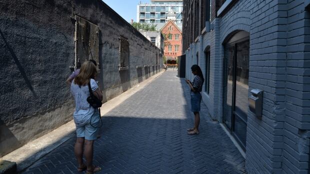 Participants use an app to record reactions to their surroundings.