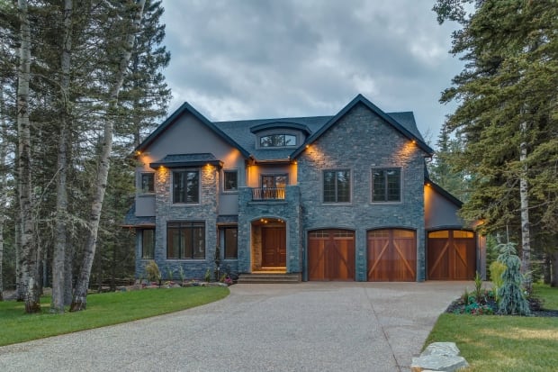 Priddis luxury