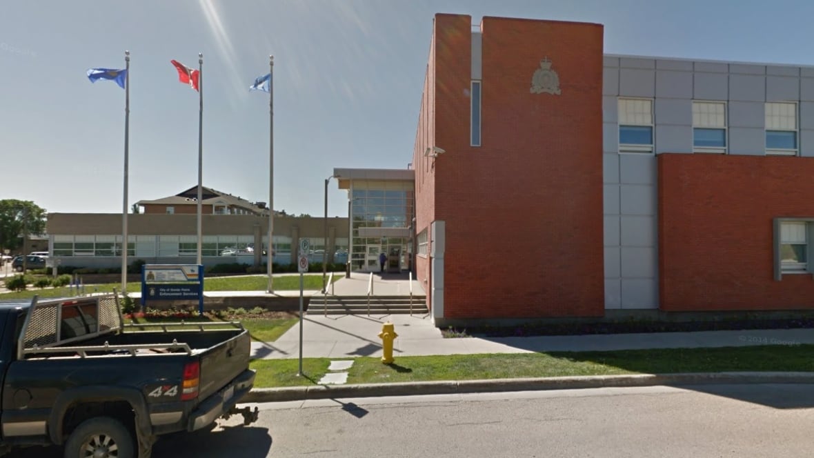 Grande Prairie RCMP warn of fake police pull overs Calgary CBC News Grande Prairie RCMP warn of fake police pull overs Calgary CBC News