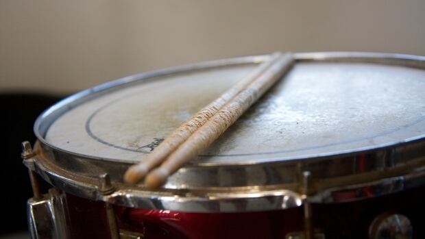 Sound artist and researcher Wesley Goatley says that hearing through a punctured eardrum is like the sound of a broken drum skin. He created Life in Mono to recreate the effect, so anyone could hear it.