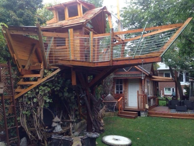 Backyard Treehouse Without Tree : squarefoot boattreehouse for his kids without getting city permits Backyard Treehouse Without Tree : squarefoot boattreehouse for his kids without getting city permits