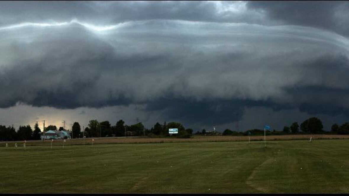 Shelf clouds over Tillsonburg make for great photos Windsor CBC News