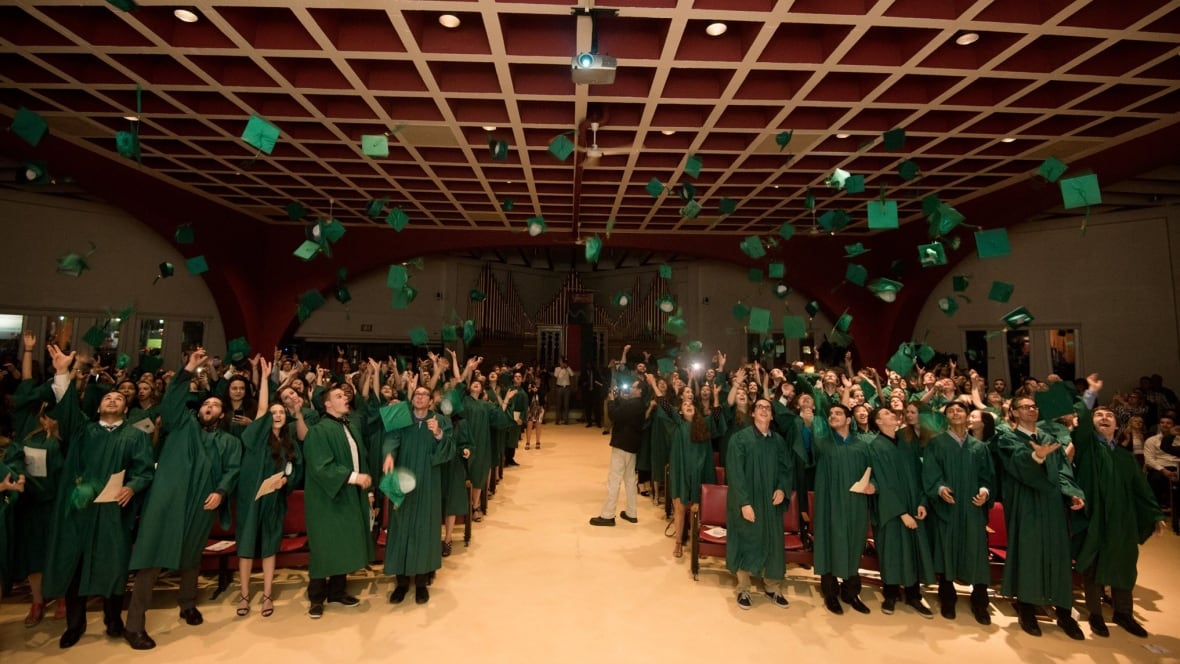 Hundreds of students drawn to only Englishlanguage CEGEP in Quebec