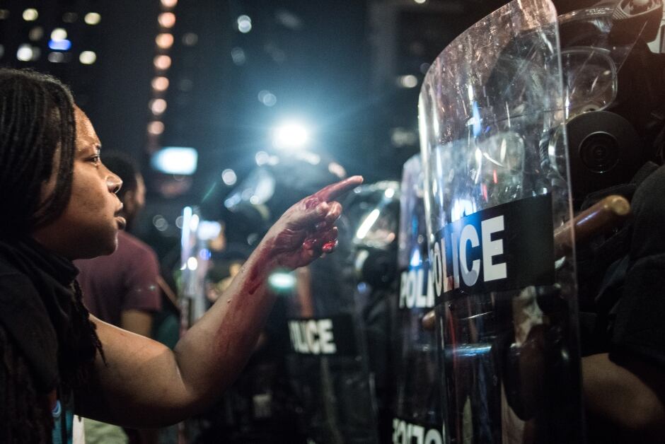 http://i.cbc.ca/1.3774826.1474577365!/fileImage/httpImage/image.jpg_gen/derivatives/original_940/wip-charlotte-nc-sept-21-2016-protest-sept-21-2016.jpg