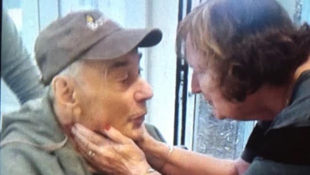Elderly couple who broke hearts moved to same home