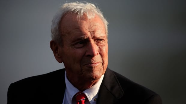 Legendary American golfer Arnold Palmer died on Sunday at the age of 87 according to multiple reports. 