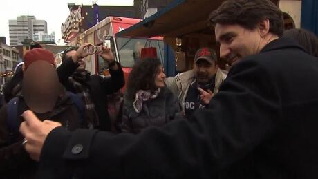 trudeau selfie