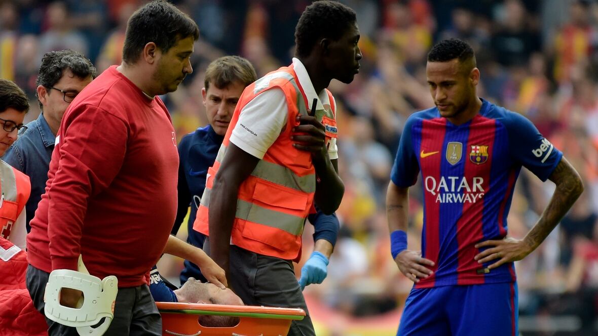 Barcelona's Andres Iniesta leaves game on stretcher