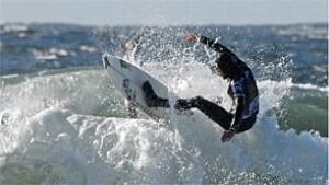 bc-091102-tofino-devries-surfing-TOP