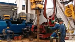 hi-nb-shale-gas-workers-852