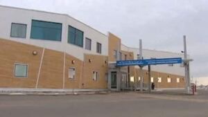 li-qikiqtani-hospital-er-852