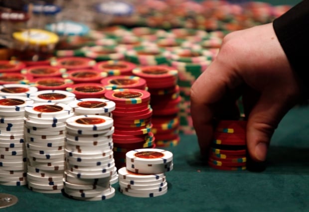 hi-bc-130109-poker-chips