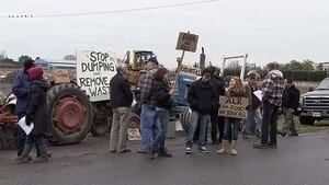 hi-bc-130116-farm-road-blockade-4col
