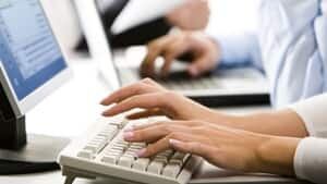 ii-computer-hands-is4470271