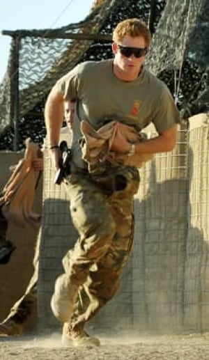 mi-prince-harry-scrambles-2